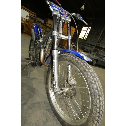 32 - Gasgas TXT 300cc trials bike, manufactured 2002