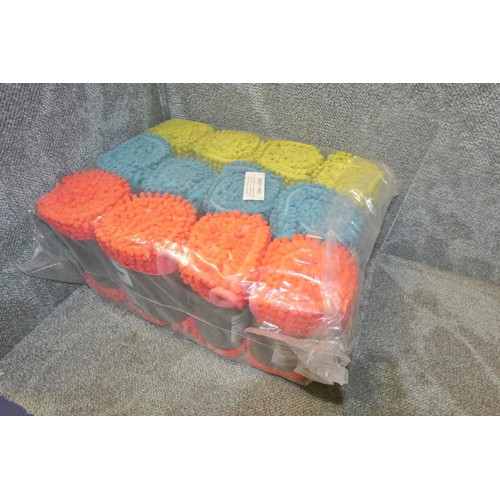 21 - 10 x bath & shower mats approx 40 x 60 cm in various colours.