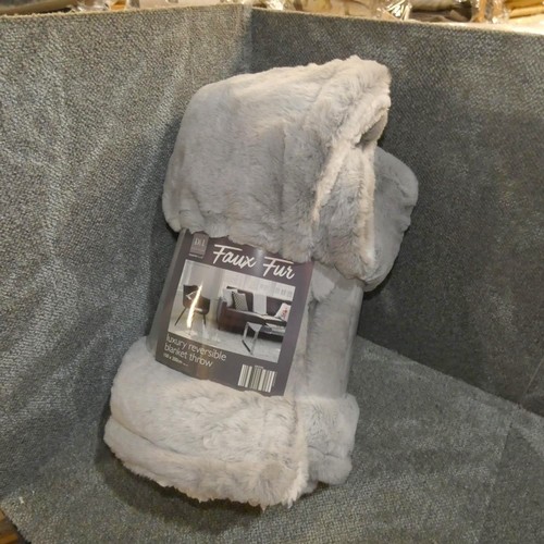 51 - 1 x luxury faux fur blanket approx 150cm x 200cm in grey