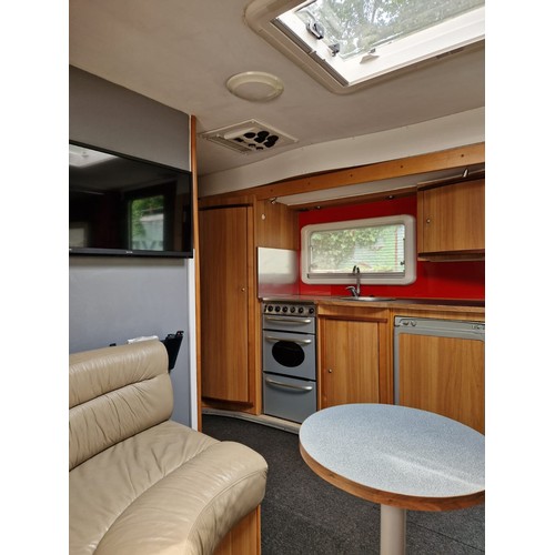 9 - Globestormer 5th Wheel Caravan 2006 and Nissan Navara Tekna DCI 188 double cab. Auto 2011. 
Reg: BK1... 