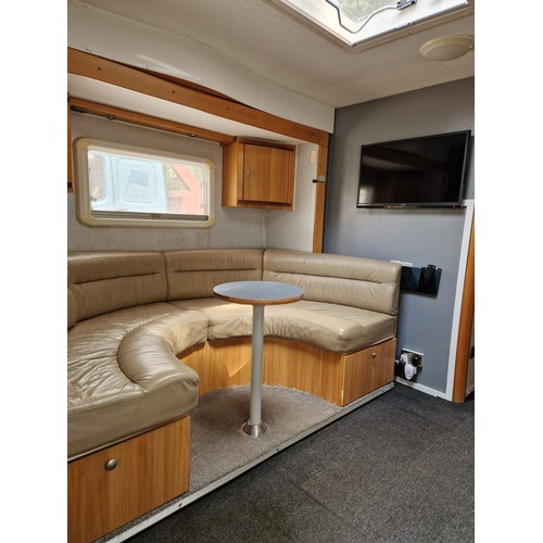 9 - Globestormer 5th Wheel Caravan 2006 and Nissan Navara Tekna DCI 188 double cab. Auto 2011. 
Reg: BK1... 