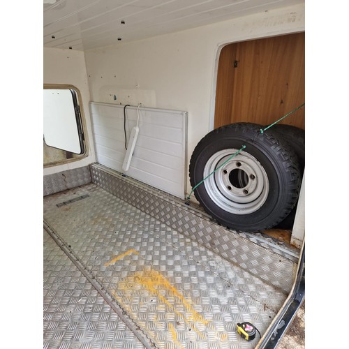 9 - Globestormer 5th Wheel Caravan 2006 and Nissan Navara Tekna DCI 188 double cab. Auto 2011. 
Reg: BK1... 