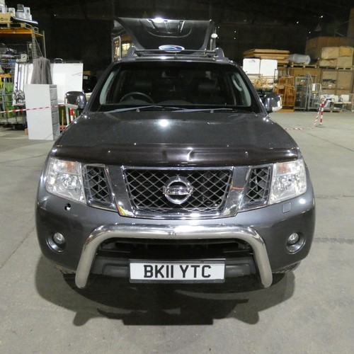 9 - Globestormer 5th Wheel Caravan 2006 and Nissan Navara Tekna DCI 188 double cab. Auto 2011. 
Reg: BK1... 