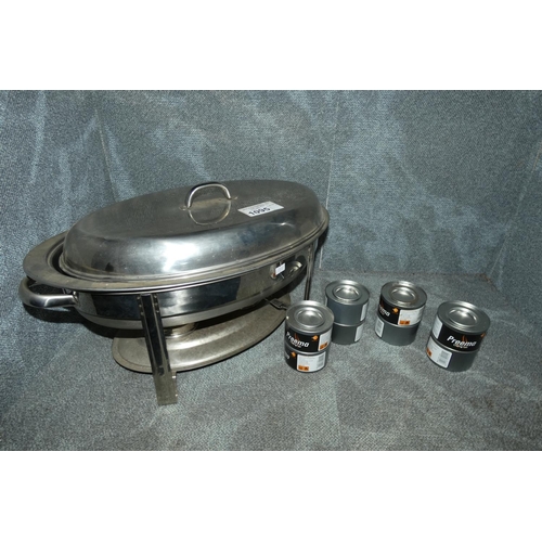 1095 - An oval chafing dish with lid and chafing fuel