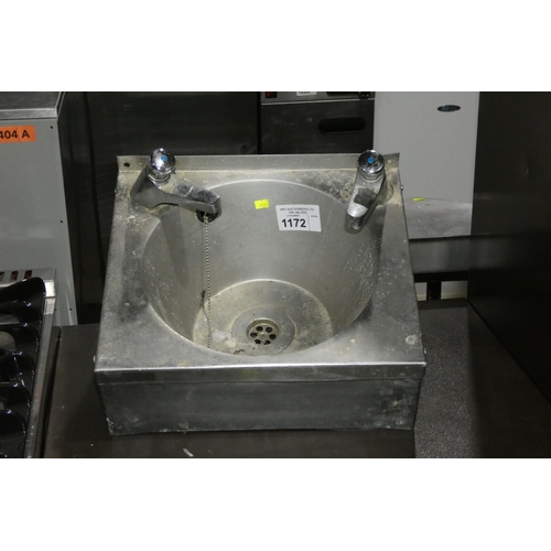 1172 - A commercial stainless steel hand sink