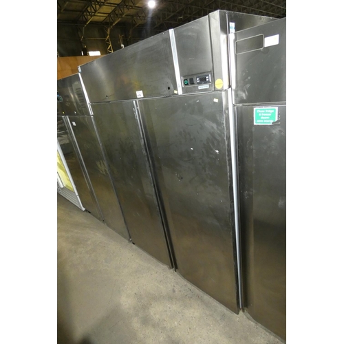 1176 - A commercial stainless steel double door fridge type STN140 - trade. Tested Working