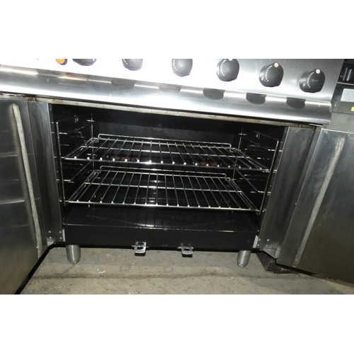 1174 - A gas fired 6 burner range with 2 door oven beneath by Lincat - trade