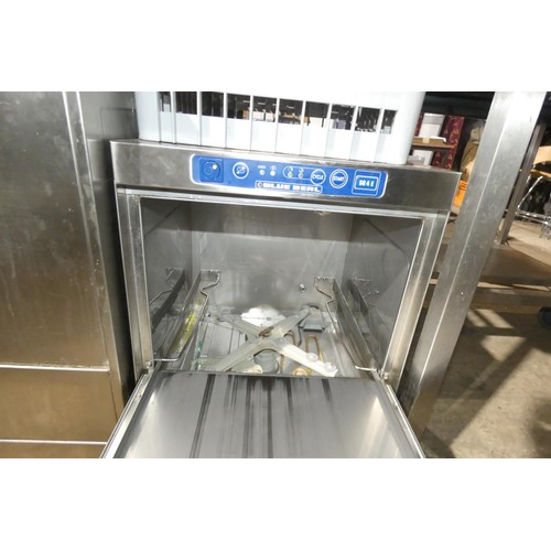 1215 - A small commercial stainless steel counter top glass washer by Blue seal type SG4E - trade