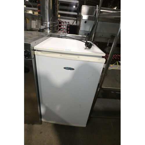 1225 - An under counter fridge by Cool Zone - trade