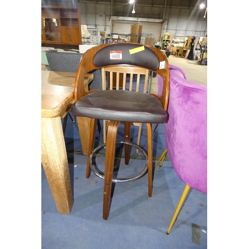 677 - 1 x Pensacala 76cm swivel bar stool