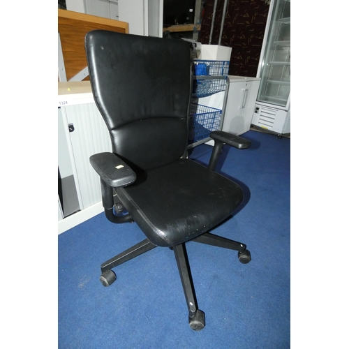 1315 - A black leather effect office swivel chair by Steelcase