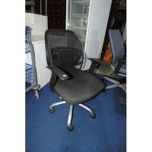 1316 - A black upholstered office swivel chair