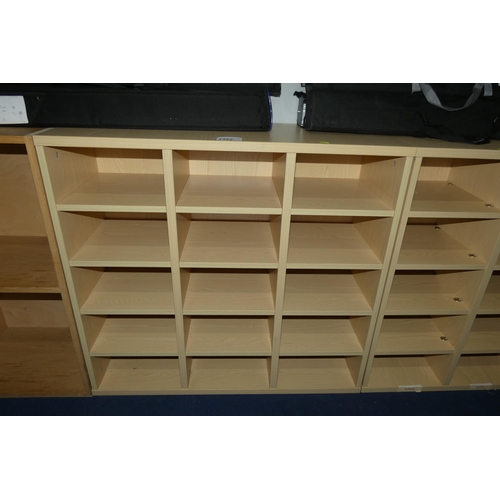 1372 - A light wood effect pigeon hole unit with 12 shelves measuring approx 95 cm x 88 cm 36 cm