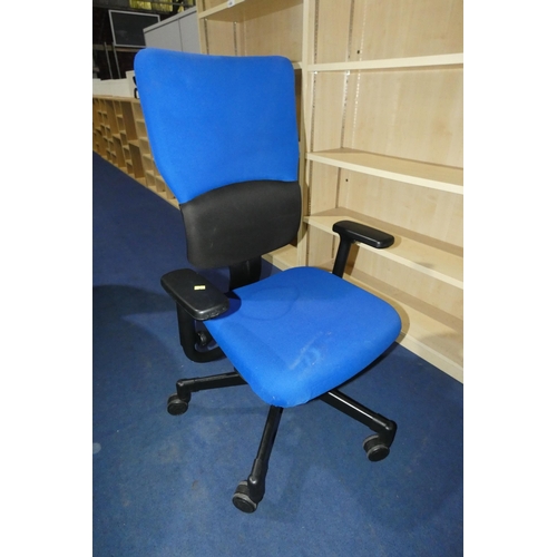 1400 - A blue upholstered office swivel chair by Steelcase