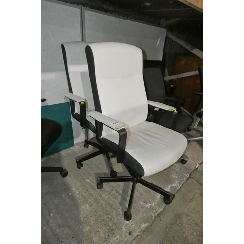 1387 - 2 x cream office swivel chairs, one has worn arms, buyer to remove both items