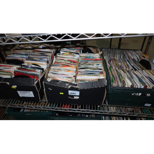 2689 - A quantity of various 45rpm records, contents of 1 shelf, please see pictures for more details