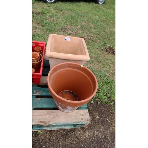 2721 - 2 X large terracotta plant pots