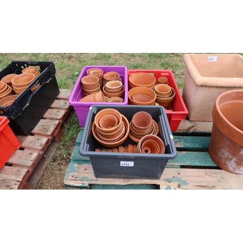 2722 - 3 boxes containing a quantity of various size terracotta plant pots