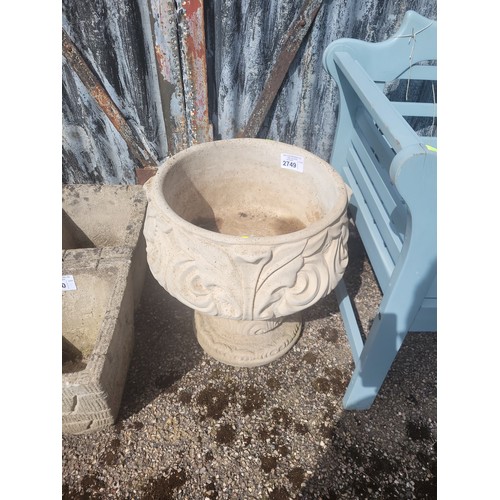 2749 - 1 concrete 2 piece round planter