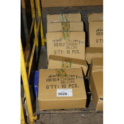 5028 - 5 x boxes of window handles - each box contains 10 handles (50 in total)