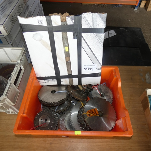 5122 - 1 box containing a quantity of various circular saw blades