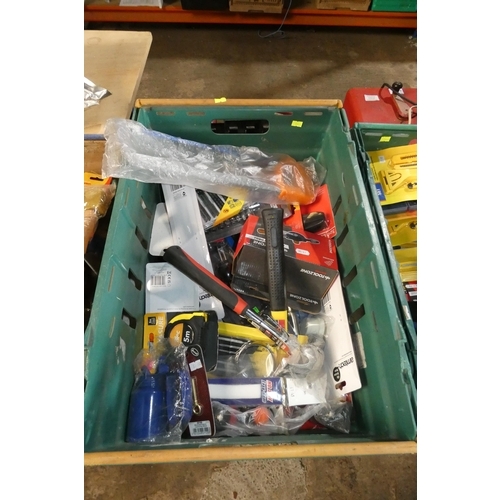 5086 - A quantity of various tools. Not practical to list in detail so please view or see photographs and p... 