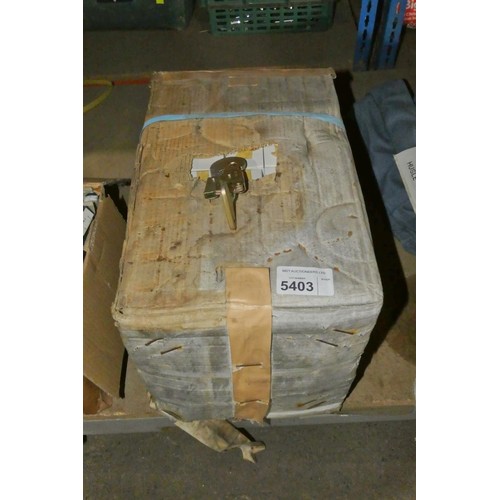 5403 - 1 box containing approx 100 x Acumen safety hooks