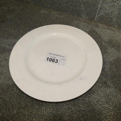 1063 - White crockery by Cashmere : 16 dinner plates and a gravy boat