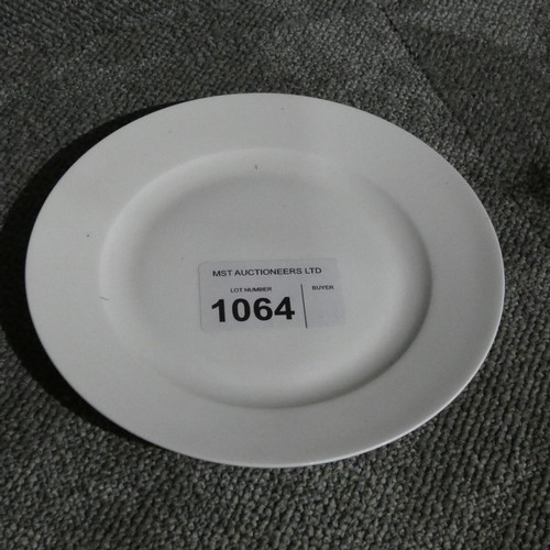 1064 - White crockery by Cashmere : 18 side plates