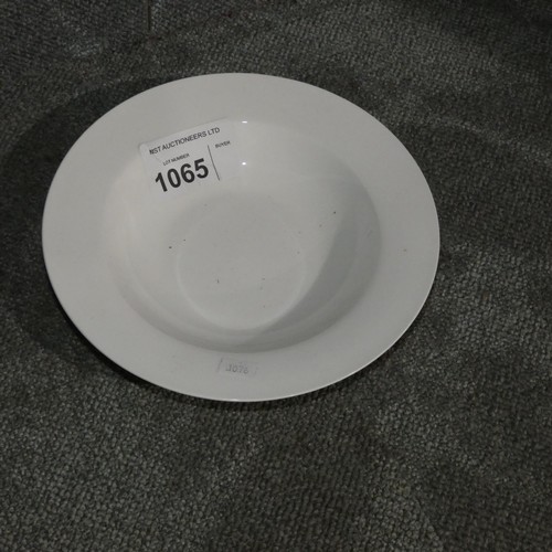 1065 - White crockery by Cashmere : 18 bowls