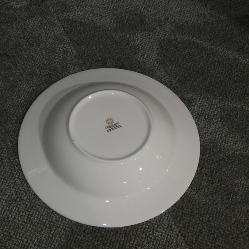 1065 - White crockery by Cashmere : 18 bowls