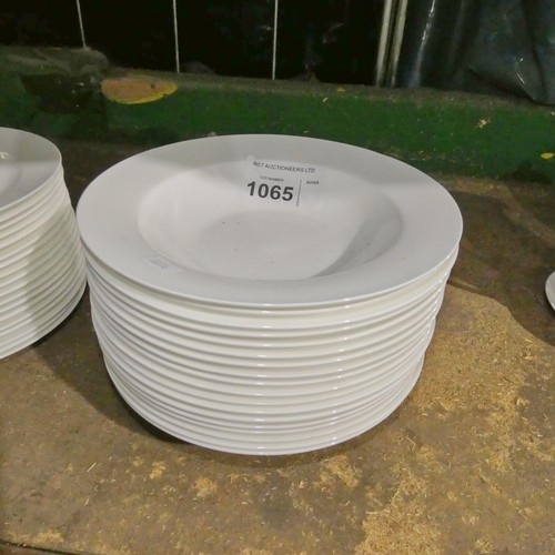 1065 - White crockery by Cashmere : 18 bowls