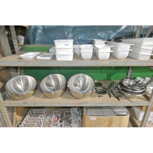 1071 - A quantity of various stainless steel catering related items including bowls, cutlery etc