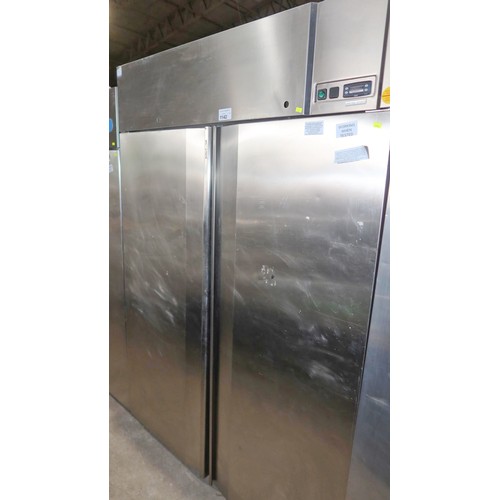 1142 - A commercial stainless steel double door fridge type STN140 - trade. Tested Working