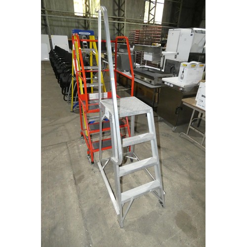 1393 - An aluminium step ladder with single safety rail