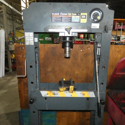 5623 - A 30 ton manual hydraulic floor press by Butts of Bawtry model BHP1030, YOM 2020