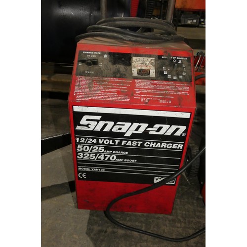 5633 - 1 x Snap On 12/24 volt fast charger model YAH123 - Please note that the charge rate dial gauge requi... 