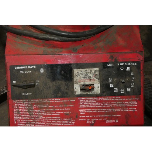 5633 - 1 x Snap On 12/24 volt fast charger model YAH123 - Please note that the charge rate dial gauge requi... 