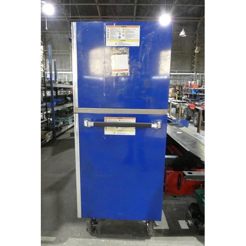 5639 - A large three section Snap On blue metal wheeled tool cabinet overall approx 290 x 76 x 188cm high (... 