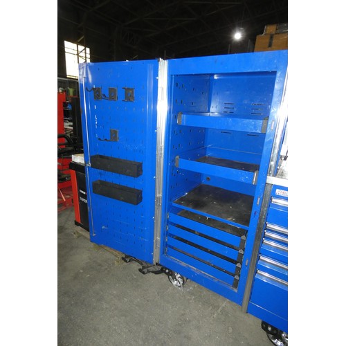 5639 - A large three section Snap On blue metal wheeled tool cabinet overall approx 290 x 76 x 188cm high (... 