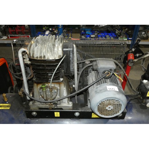 5643 - A FIAC Workhorse compressor model WRN 7.5HP-2705, YOM 2018