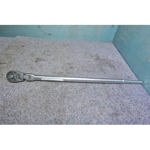 5756 - 1 x 3/8 inch drive flexi head ratchet approx 16 inch long - No make visible