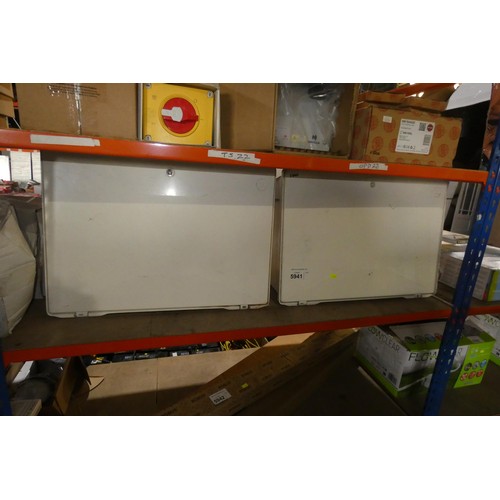 5941 - A quantity of various electrical items including a Wylex consumer unit, a Gewiss switch, a Havells L... 