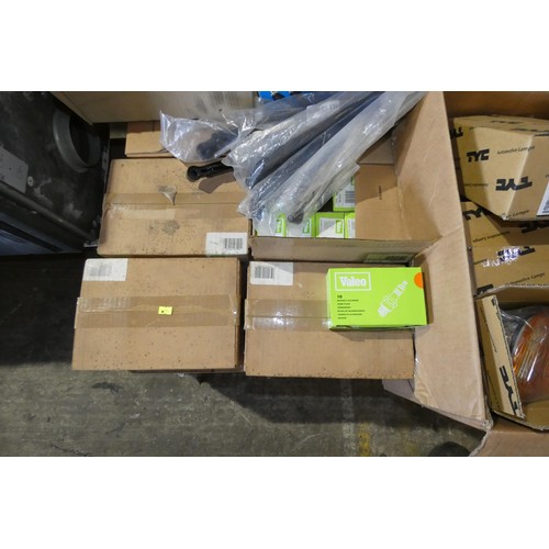 6101 - 1 pallet containing a quantity of various auto spares including lights, shock absorber protection ki... 