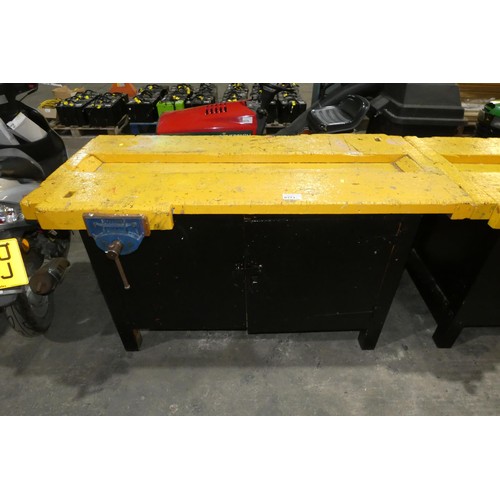 6171 - 1 x heavy duty wooden work bench with 2 x wood workers vices fitted approx 152 x 68cm