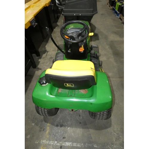 6177 - 1 x John Deere LT166 Twin Touch Automatic ride on garden mower with a 16hp V Twin petrol engine and ... 