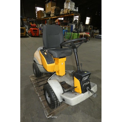 6179 - 1 x Stiga ride on lawn mower model Park Pro 16 4WD. Requires attention (electrical fault)