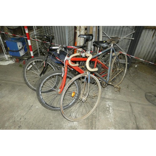 6196 - 3 x various bicycles comprising 1 x Universal Viper Blowout, 1 x vintage Norman Pile and 1 x red pai... 