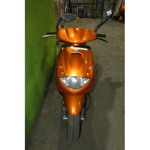 6238 - Peugeot Vivacity 50, Scooter reg: T585 RYA , 1st reg 16/07/1999, No MoT or V5, 21,018 miles Runs oka... 