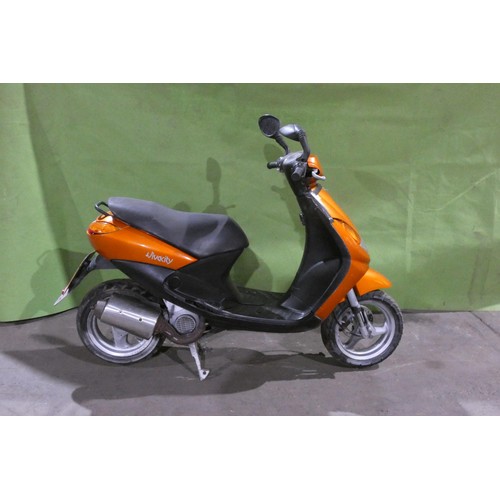 6238 - Peugeot Vivacity 50, Scooter reg: T585 RYA , 1st reg 16/07/1999, No MoT or V5, 21,018 miles Runs oka... 